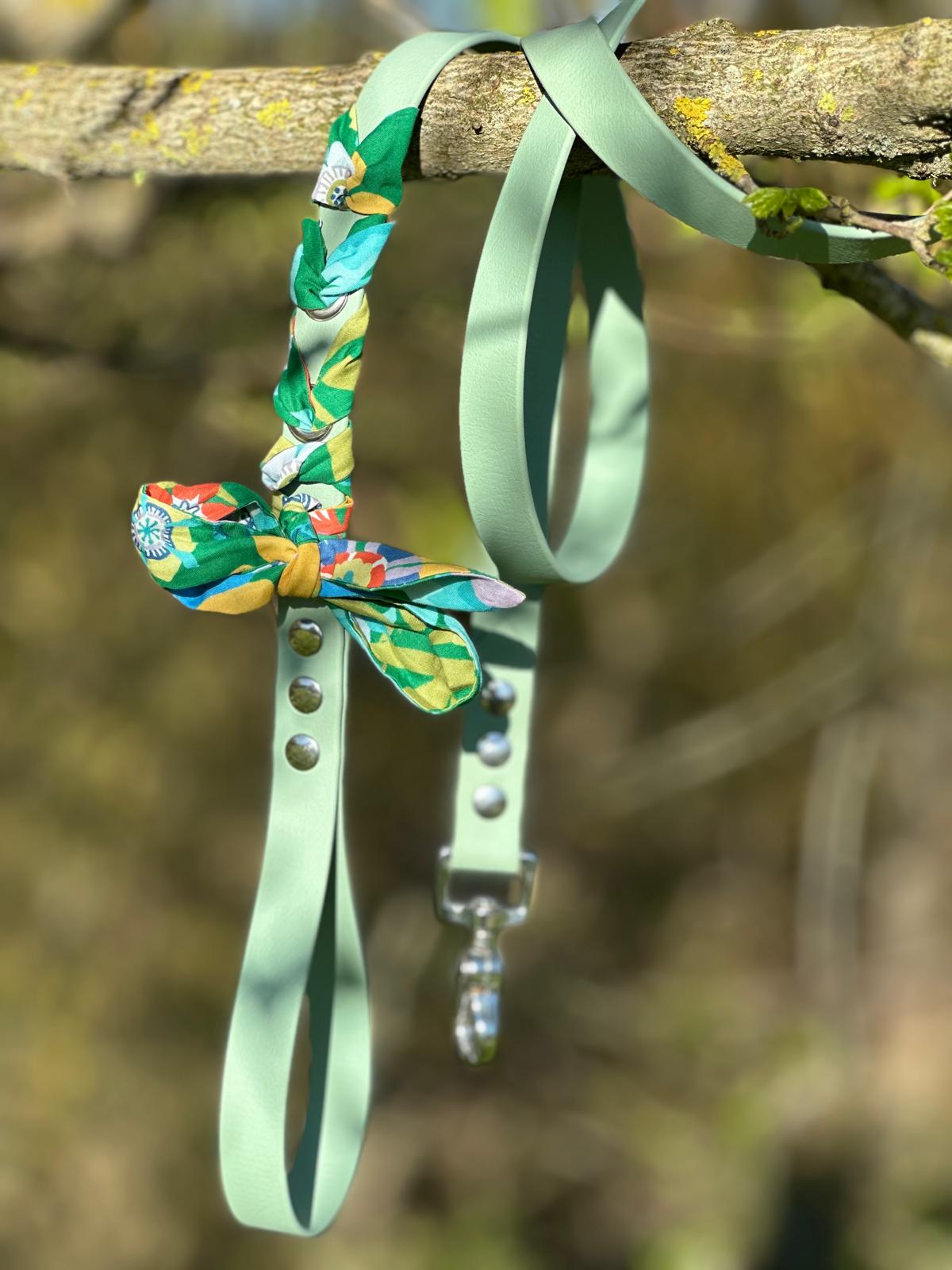 Laisse tressée Biothane®️ & tissu Liberty® pour chien vert sauge